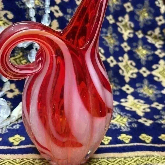 Candycane striped glass vase. Beautiful for the holidays. - Picture 7 of 9